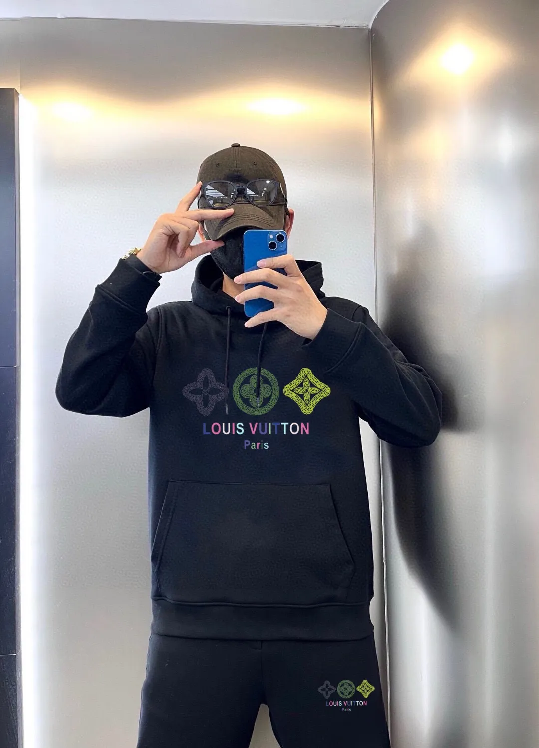 🅿️400 [LV Louis Vuitton] (Fat Man Gospel) hot-selling suit is coming. Focus on the original version of the official website. 2025 new hot-selling cardigan sweater suit. The original order is the best. 🇭🇰The meticulous work of top designers is dedicated to a fitting and perfect upper body effect. 100% natural high-quality Roman cotton, close-fitting comfort, noble and elegant! Original hardware embodies elegance and nobility! Counter size: M-5XL (maximum wear up to 220 pounds)
